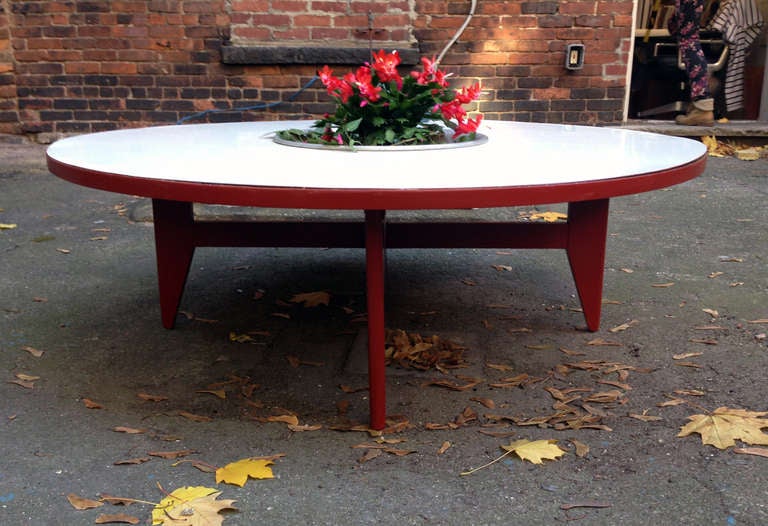 Rare coffee table with planter designed by George Nelson in 1948 for Herman Miller. In excellent condition with white laminate top, aluminum planter center and burnt red wooden base.