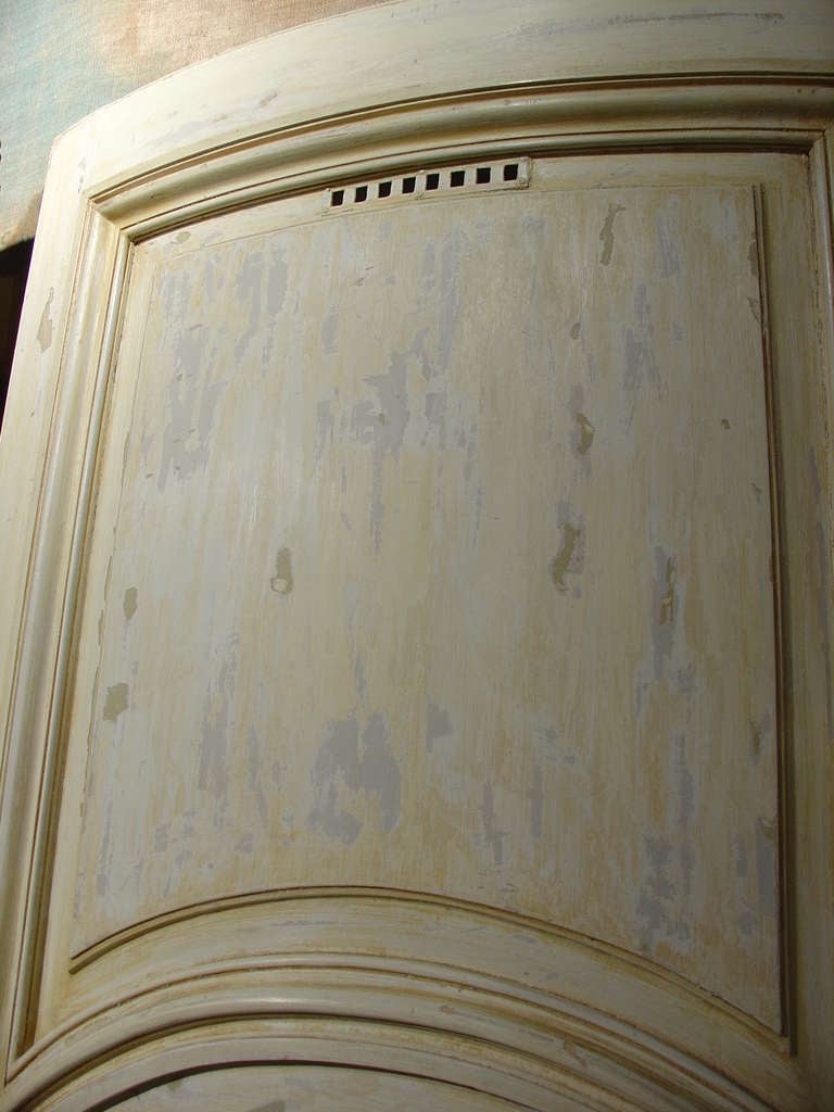 Paire de portes anciennes peintes et incurvées, France, fin des années 1800 1
