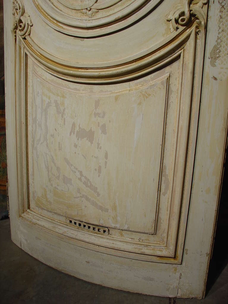 Paire de portes anciennes peintes et incurvées, France, fin des années 1800 3