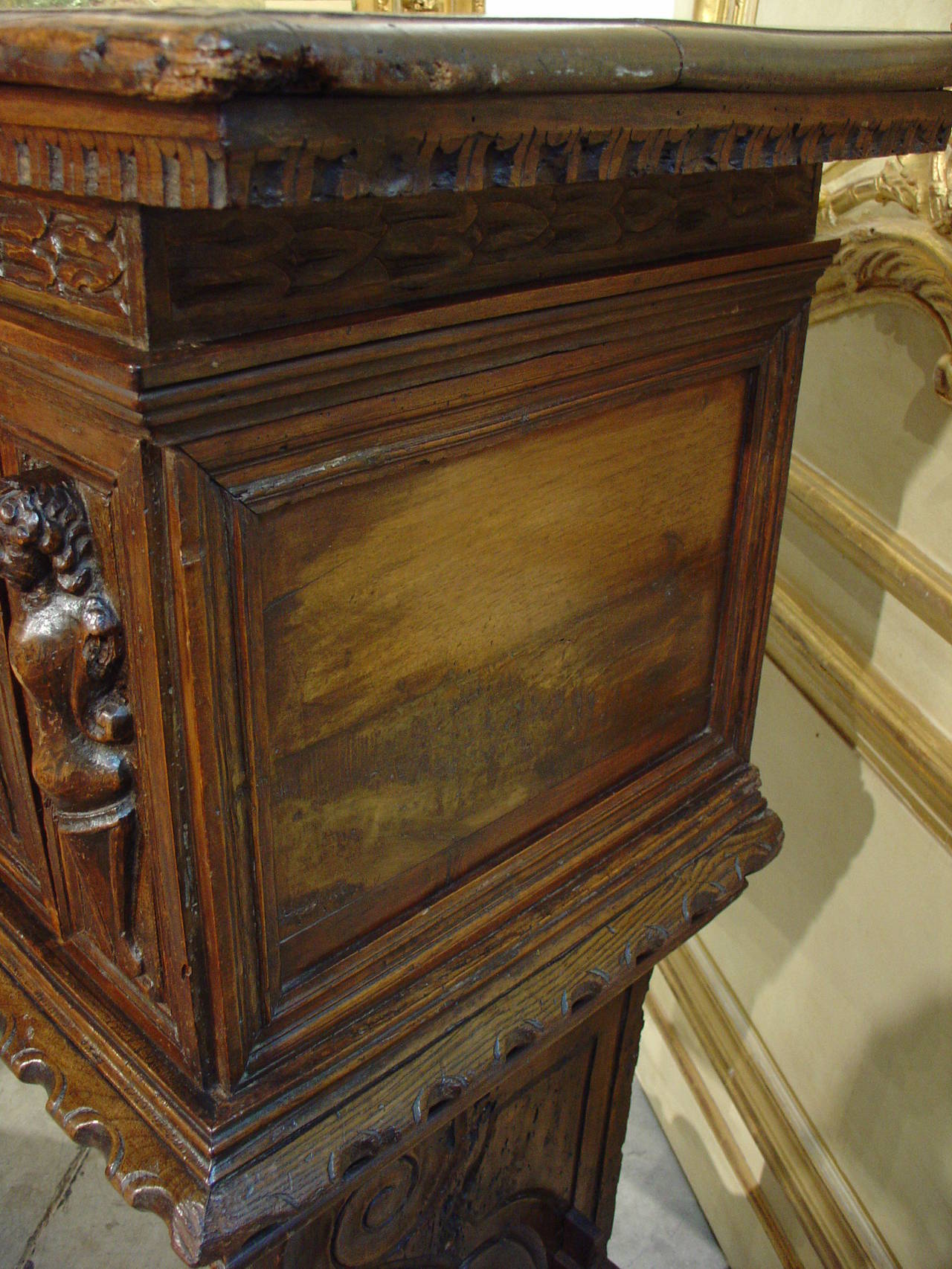 18th Century Italian Walnut Wood Cabinet 3