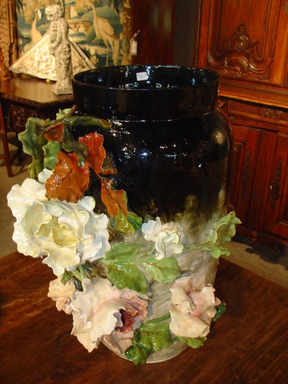 Français Massif vase Barbotine français ancien avec gros relief