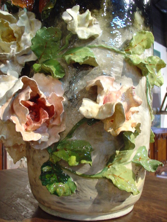 Massif vase Barbotine français ancien avec gros relief 2