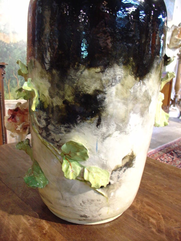 Massif vase Barbotine français ancien avec gros relief 3