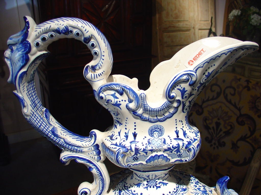 Aiguière en faïence bleue de Camaieu - milieu des années 1900