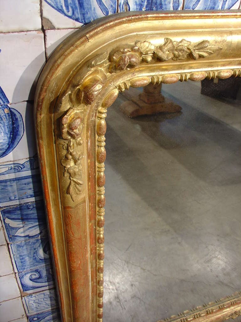 Mid 1800's French Giltwood Louis Philippe Mirror with Roses in Relief In Good Condition In Dallas, TX