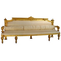 canapé en bois doré français du 19ème siècle avec tapisserie en soie brute