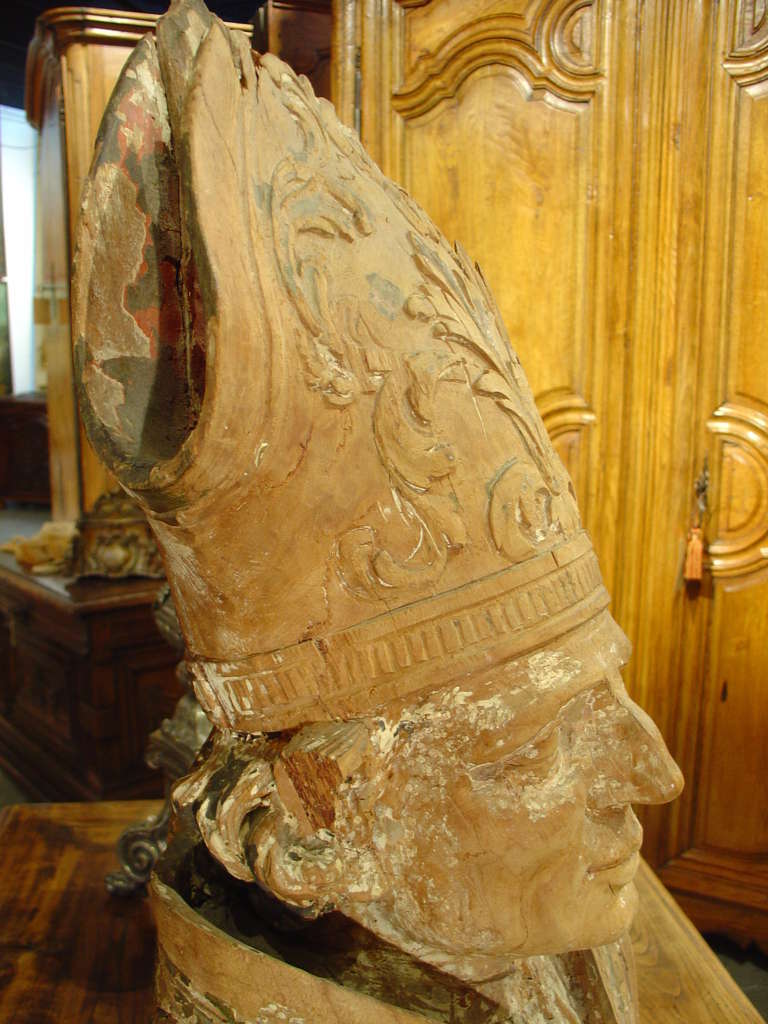 Carved 17th Century Bust of a Bishop, France, Circa 1650 In Good Condition In Dallas, TX