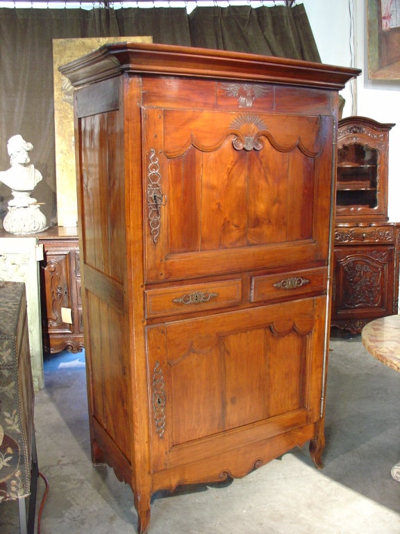 19th Century Cherrywood Homme Debout
