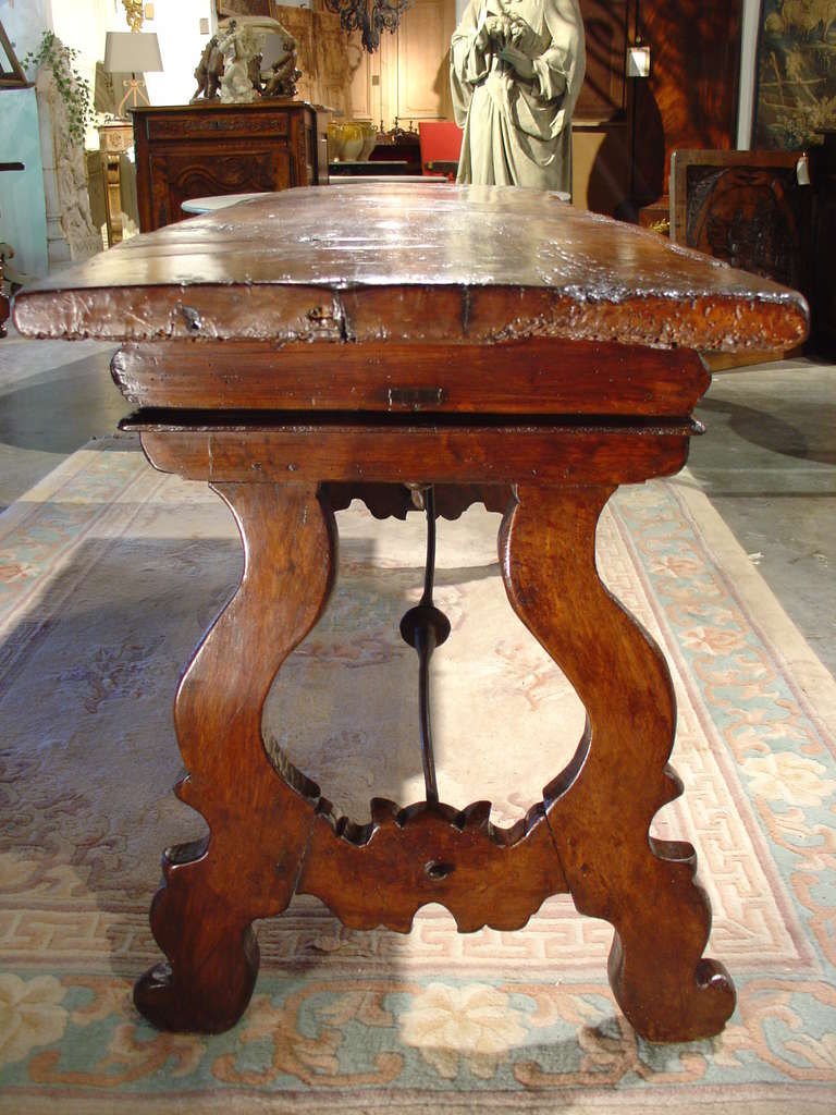 17th Century Walnut Wood Catalan Console Table In Good Condition In Dallas, TX