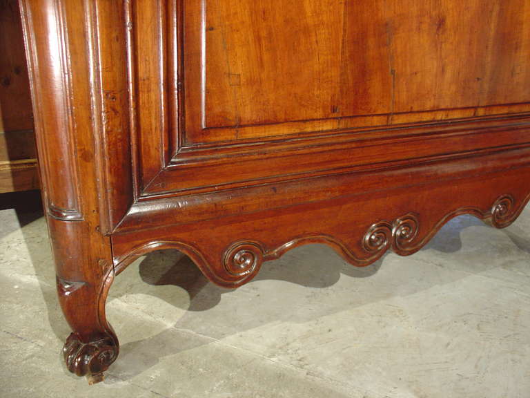 18th Century and Earlier Imposing Louis XV Style Walnut Wood Bonnetiere, Circa 1800