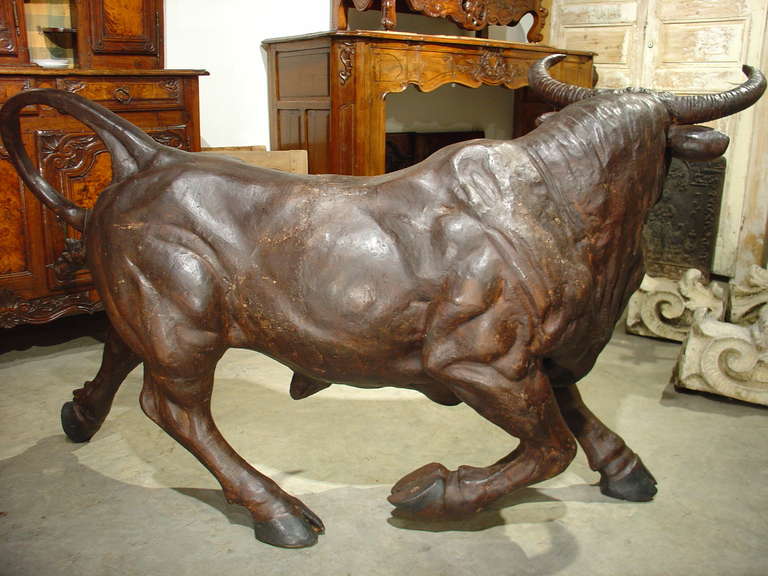 Imposing Iron Bull Statue, Patinated Cast Iron, 1900s In Good Condition In Dallas, TX