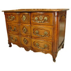 Early 18th Century Period French Regence Commode en Arbalete