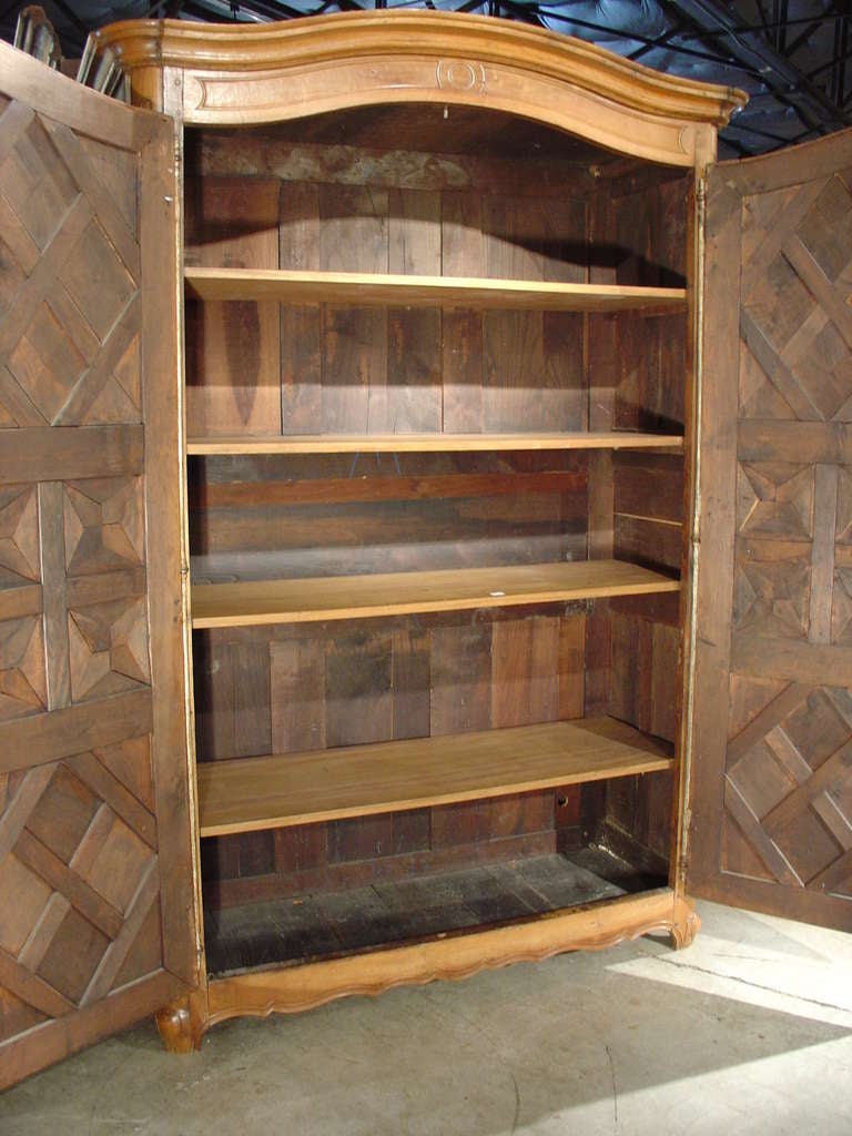 Armoire de château Bienassis, France, début des années 1800 Bon état - En vente à Dallas, TX