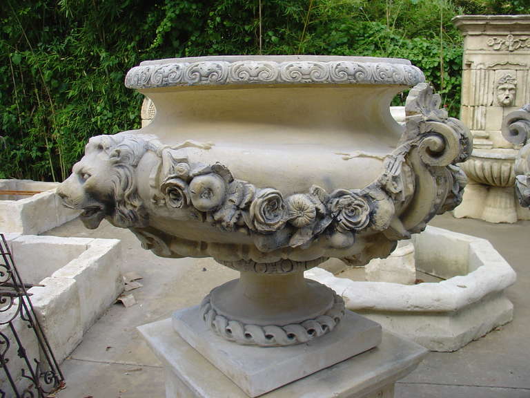 Pair of French Lion Urns on Pedestals In Good Condition In Dallas, TX