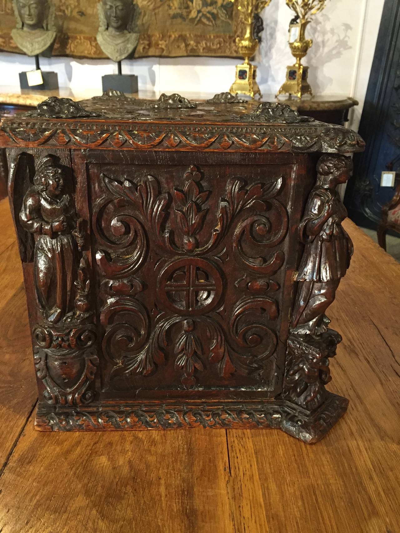 Beautiful 17th Century Oak Trunk from Tours, France 3