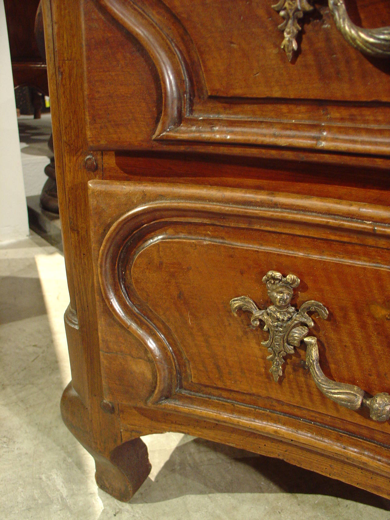 18th Century Walnut Wood Commode from France 4