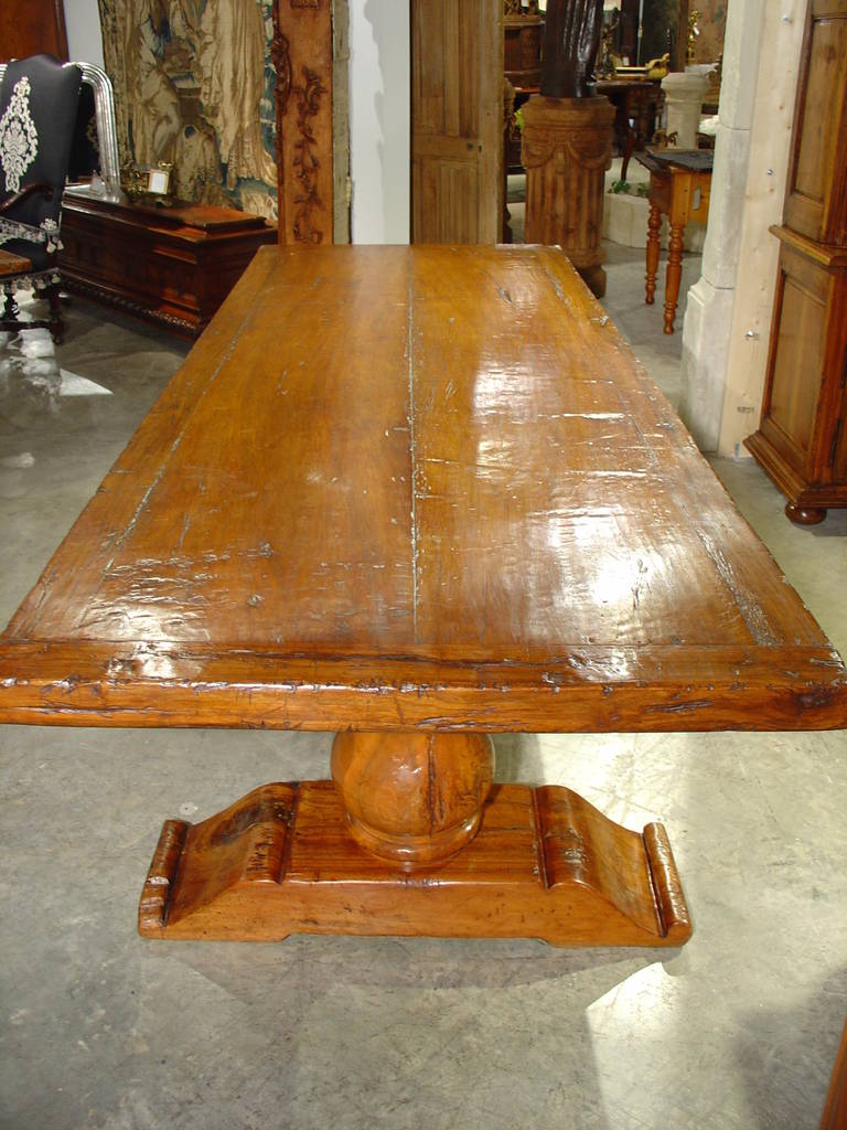 French Walnut Dining Table from the Aveyron Region In Excellent Condition In Dallas, TX