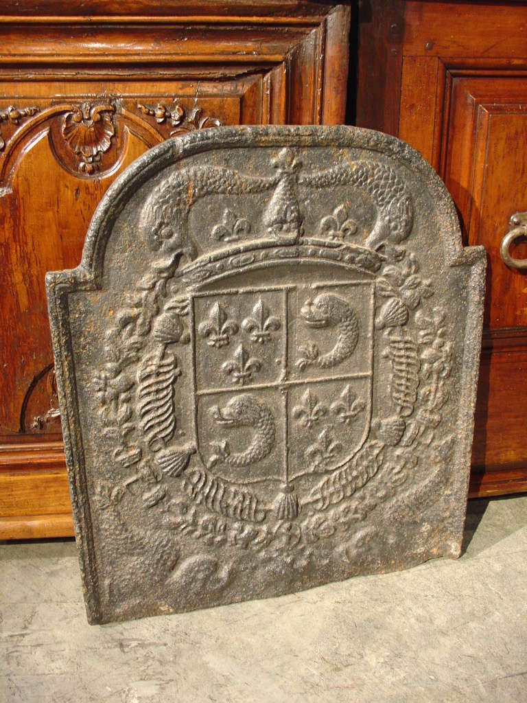 This fireback features the coat of arms for the Dauphin of France. The word 