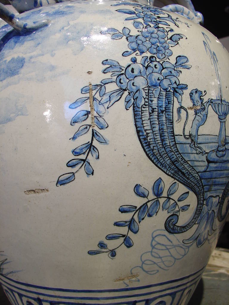 Large Blue and White Antique Majolica Vase from Italy, circa 1800 3