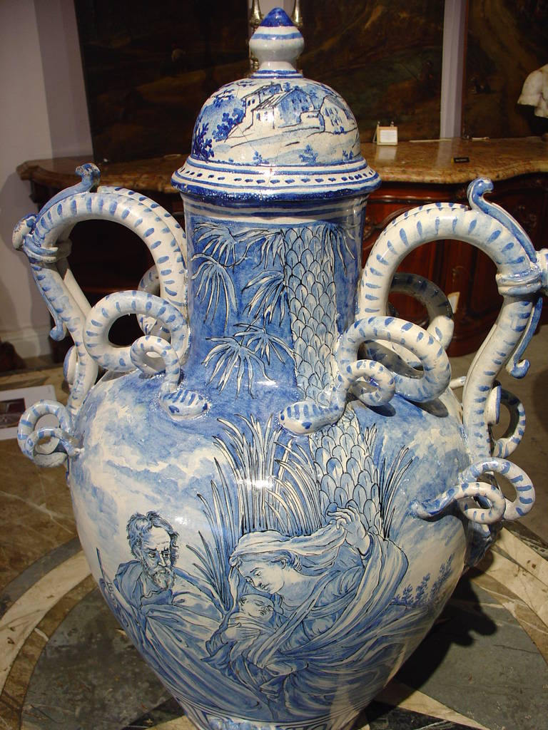 Large Blue and White Antique Majolica Vase from Italy, circa 1800 4
