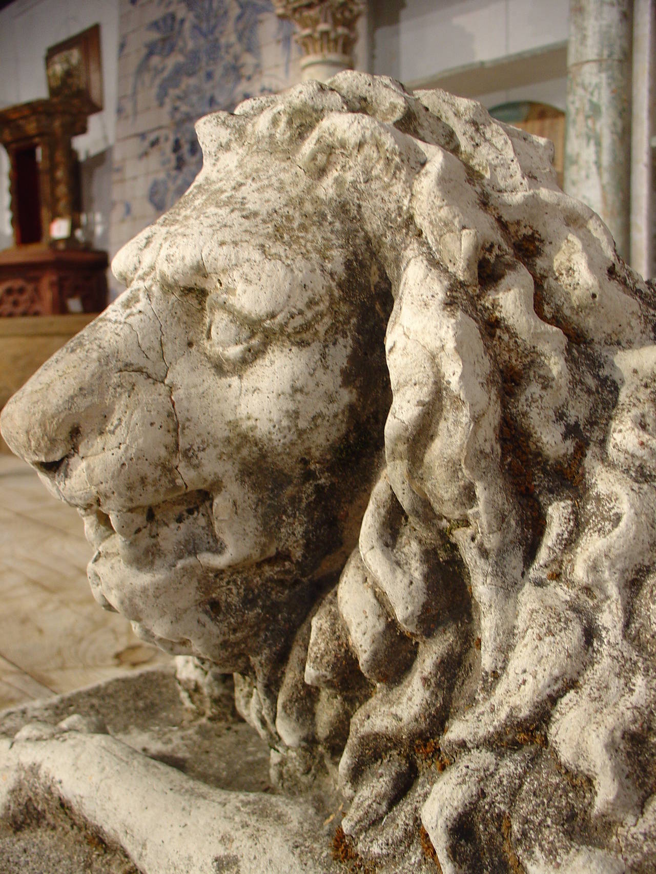 Antike Löwenstatue aus Stein aus Frankreich, um 1860 im Zustand „Gut“ im Angebot in Dallas, TX