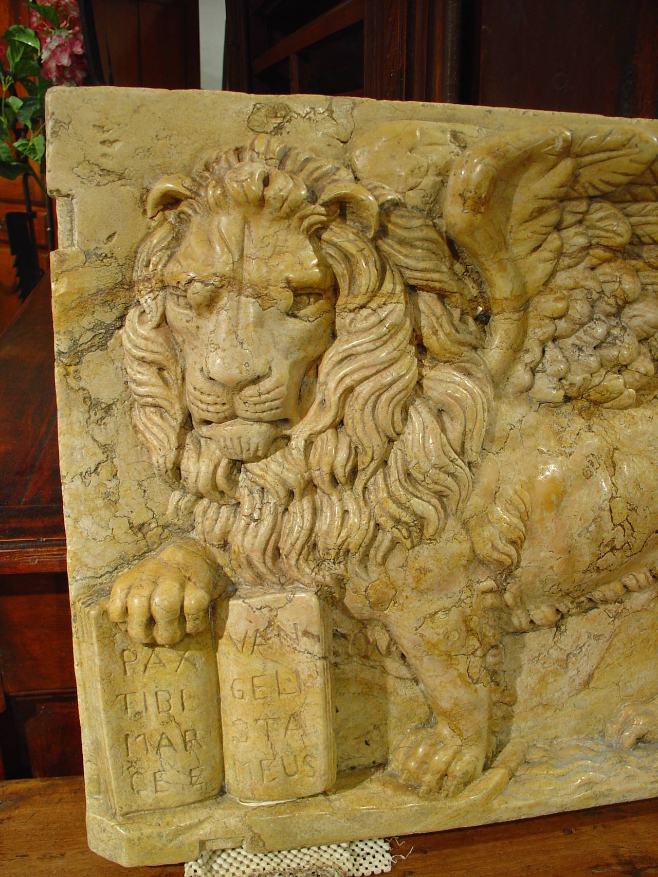 Circa 1700 Venetian Marble Plaque-The Winged Lion of Venice In Good Condition In Dallas, TX