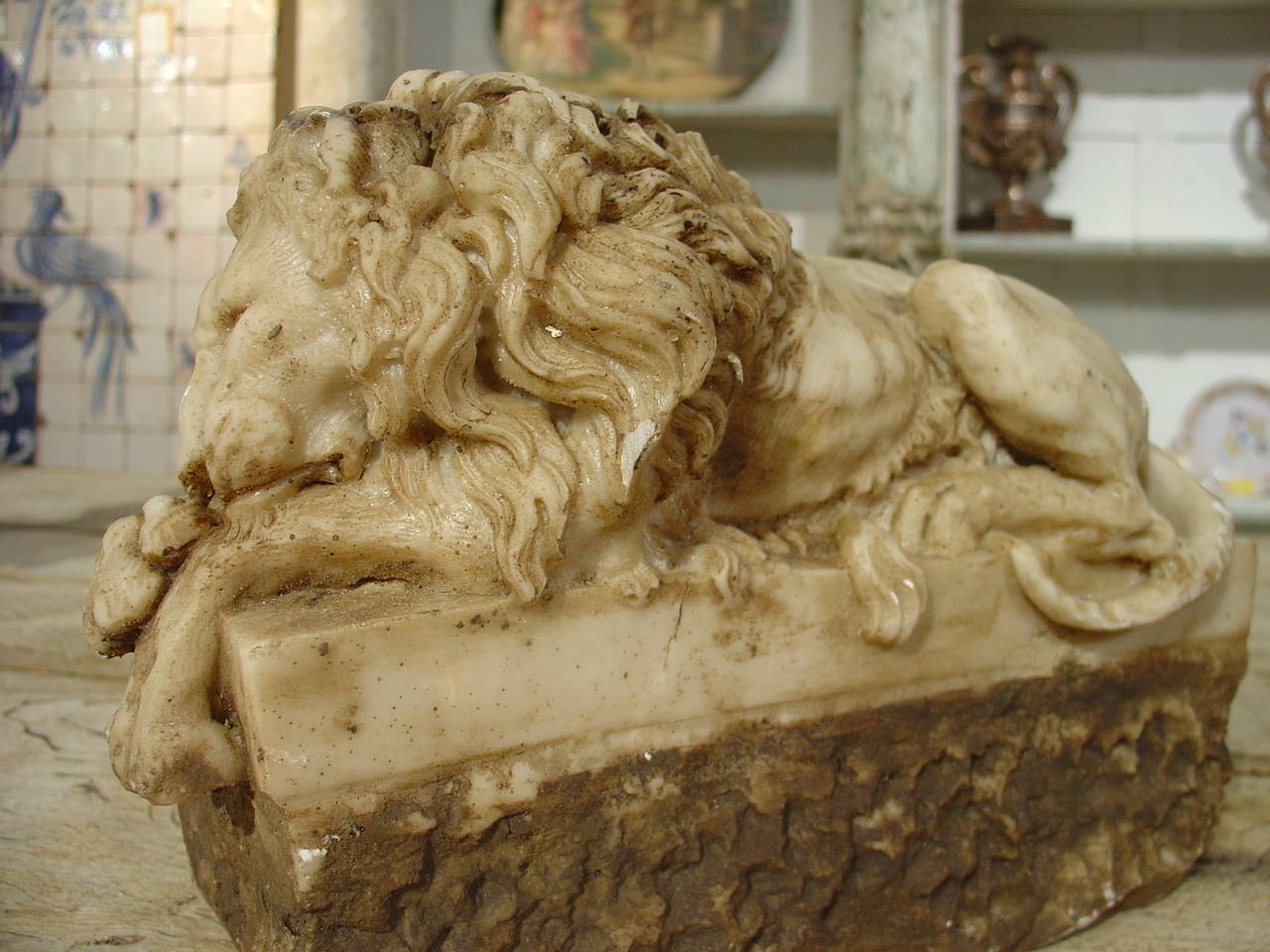 A Pair of Hand Carved Marble Lions from Italy on Rectangular Plinths In Good Condition In Dallas, TX