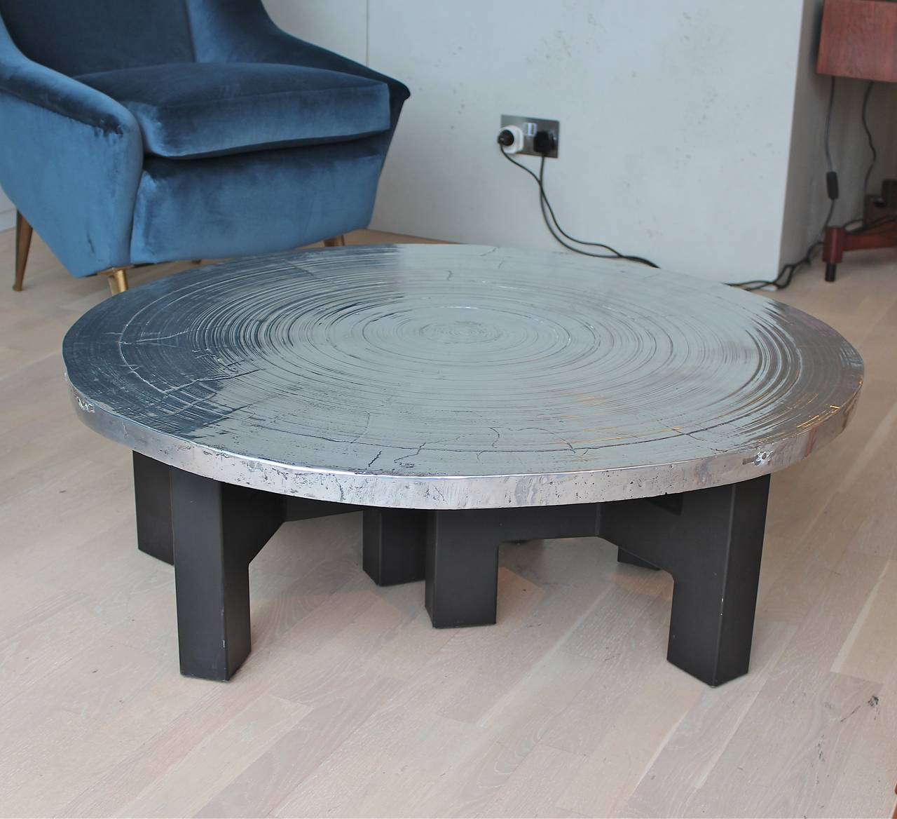 Rare 'Maya Soleil' table in cast aluminium with lacquered metal feet by Ado Chale.
An early vintage example of the 'Maya Soleil' table (also known as Goutte d'Eau'), on the edge of the top it is both signed and impressed with a small