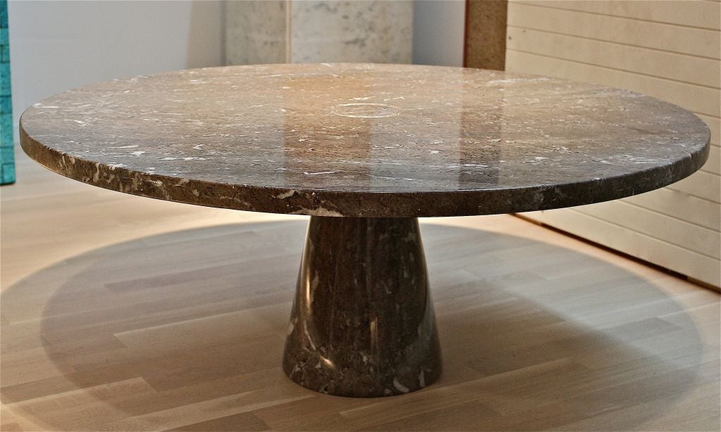 Table in grey marble from the 'Eros' series by Angelo Mangiarotti. Edited by Skipper in the 1970's.