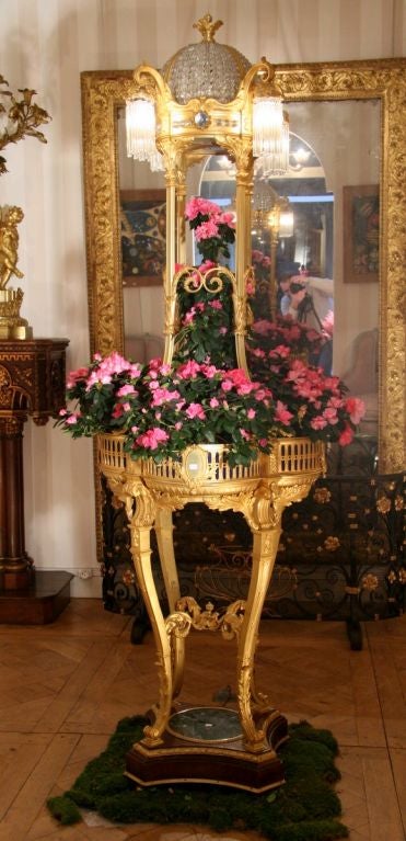 . Gilded bronze<br />
. French craftwork<br />
. Circa 1900<br />
. Base in marble and wood