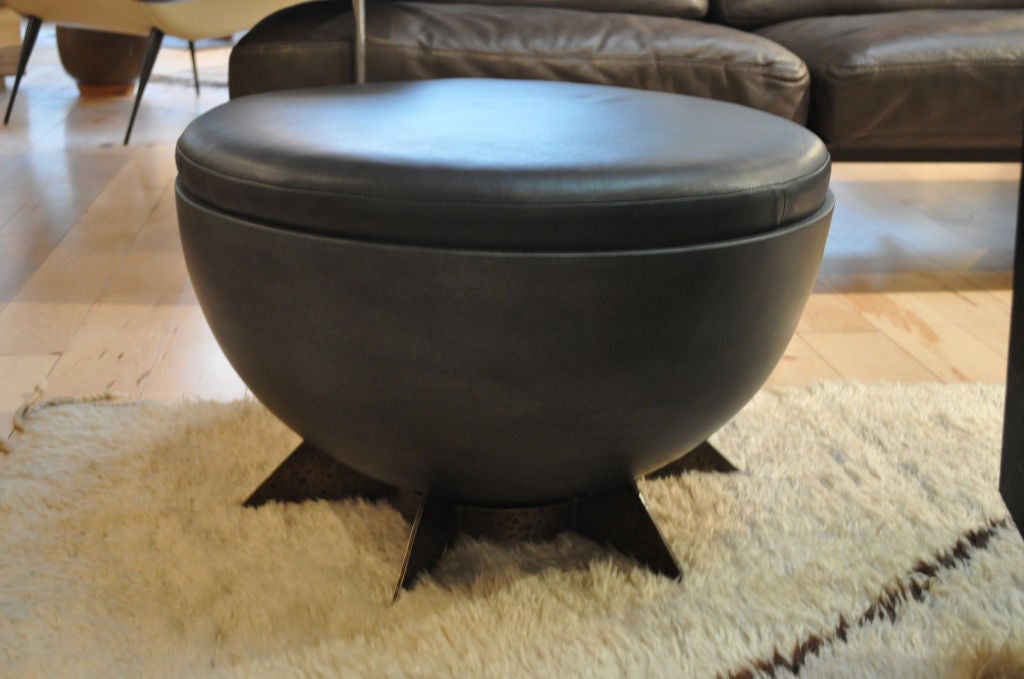 Pilluelo Ottoman by Jorge L. Cruzata for Siglo Moderno In Excellent Condition For Sale In Los Angeles, CA