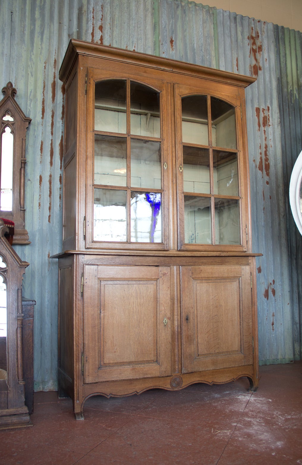 Antique French Provincial Library Vitrine In Good Condition In Calgary, Alberta