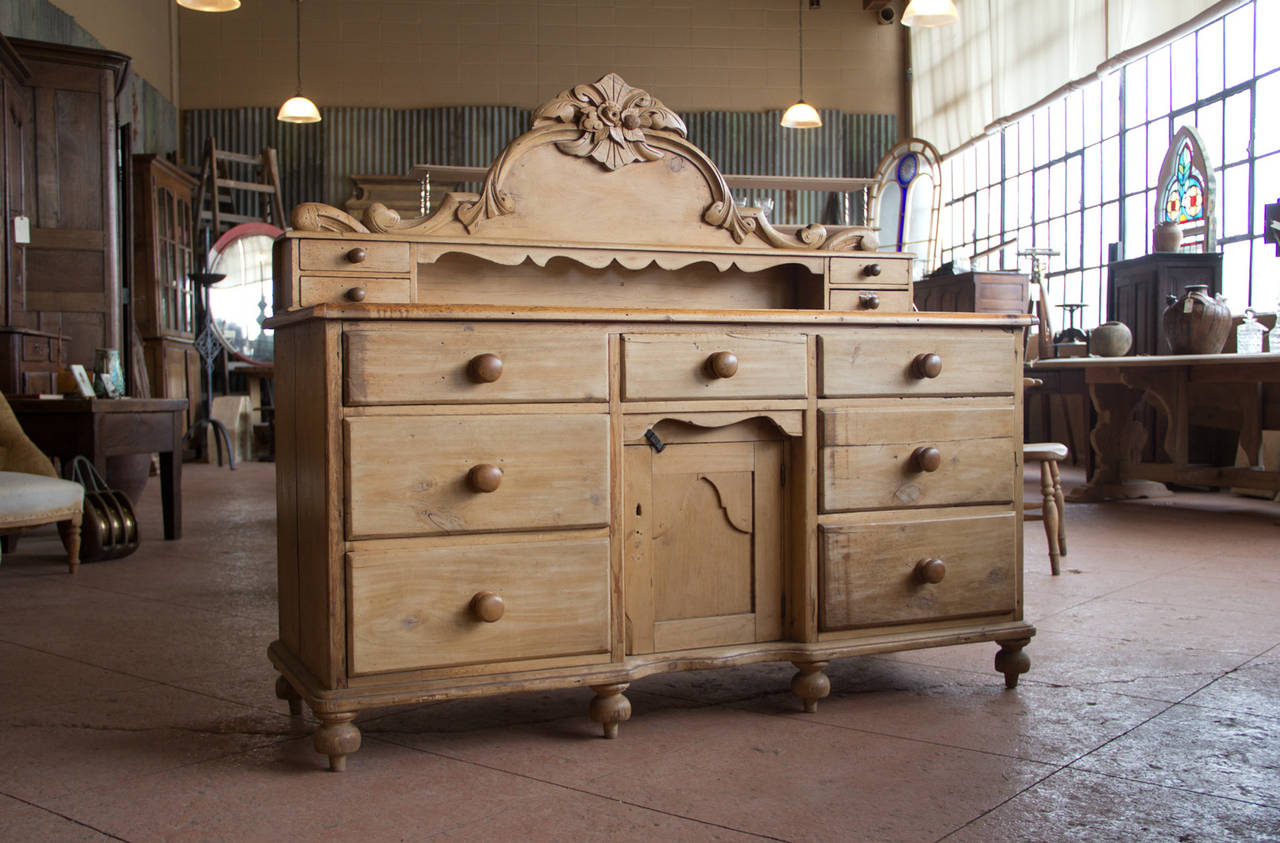 Victorian Scottish Sideboard In Good Condition In Calgary, Alberta