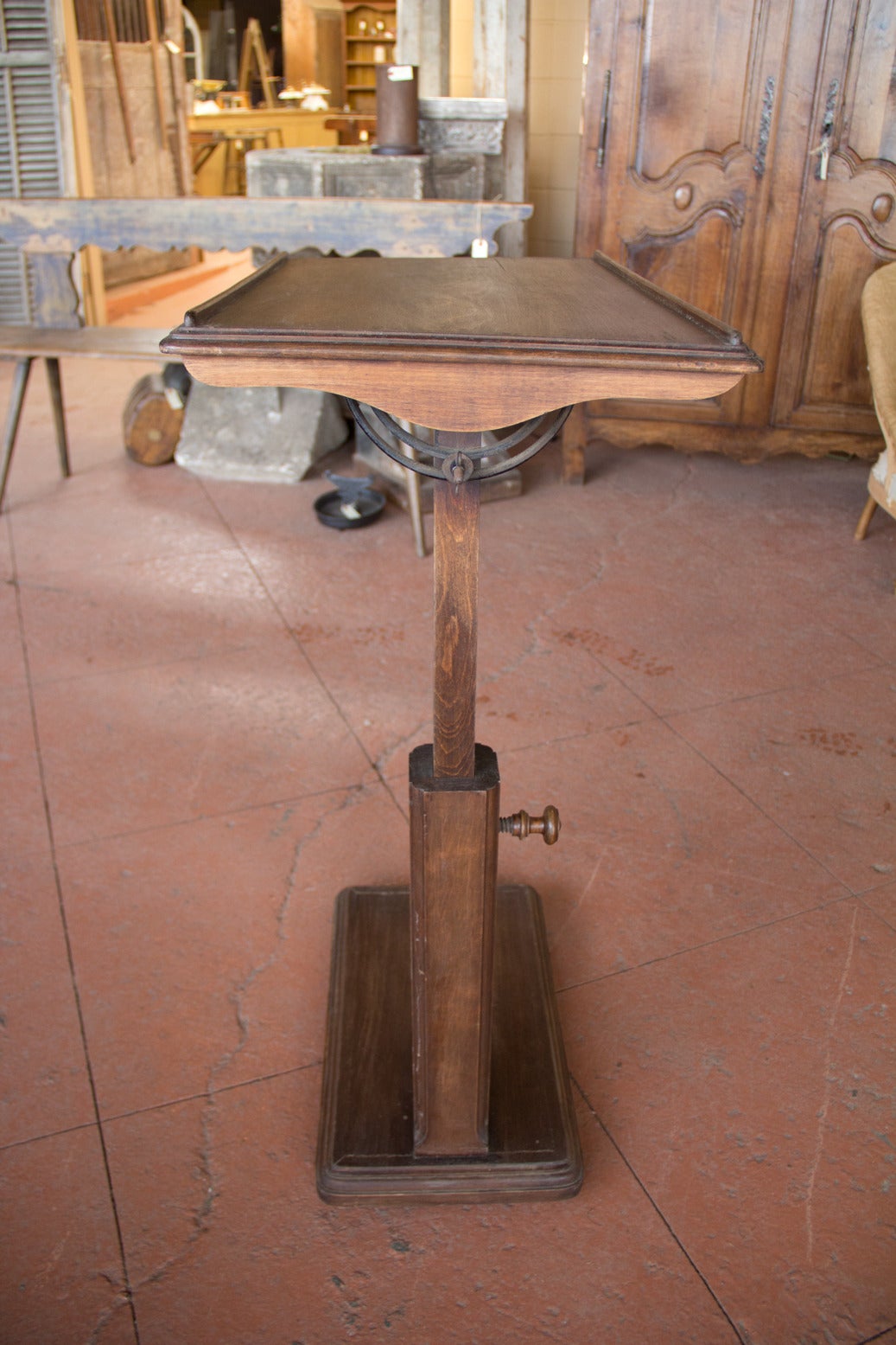 Antique Lectern In Good Condition In Calgary, Alberta