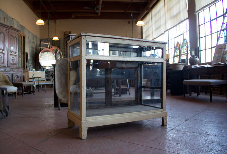 Antique French Shopkeepers Vitrine In Good Condition In Calgary, Alberta