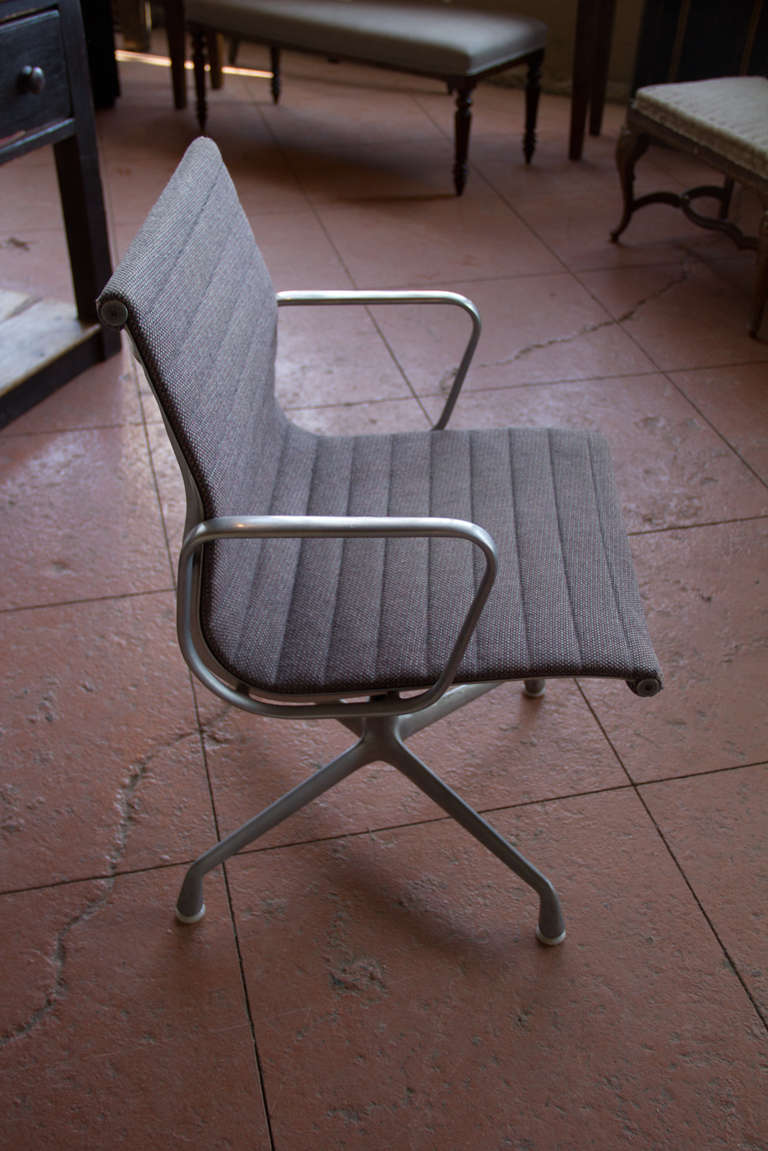 Mid-Century Modern Aluminum Group Office Chair By Charles & Ray Eames