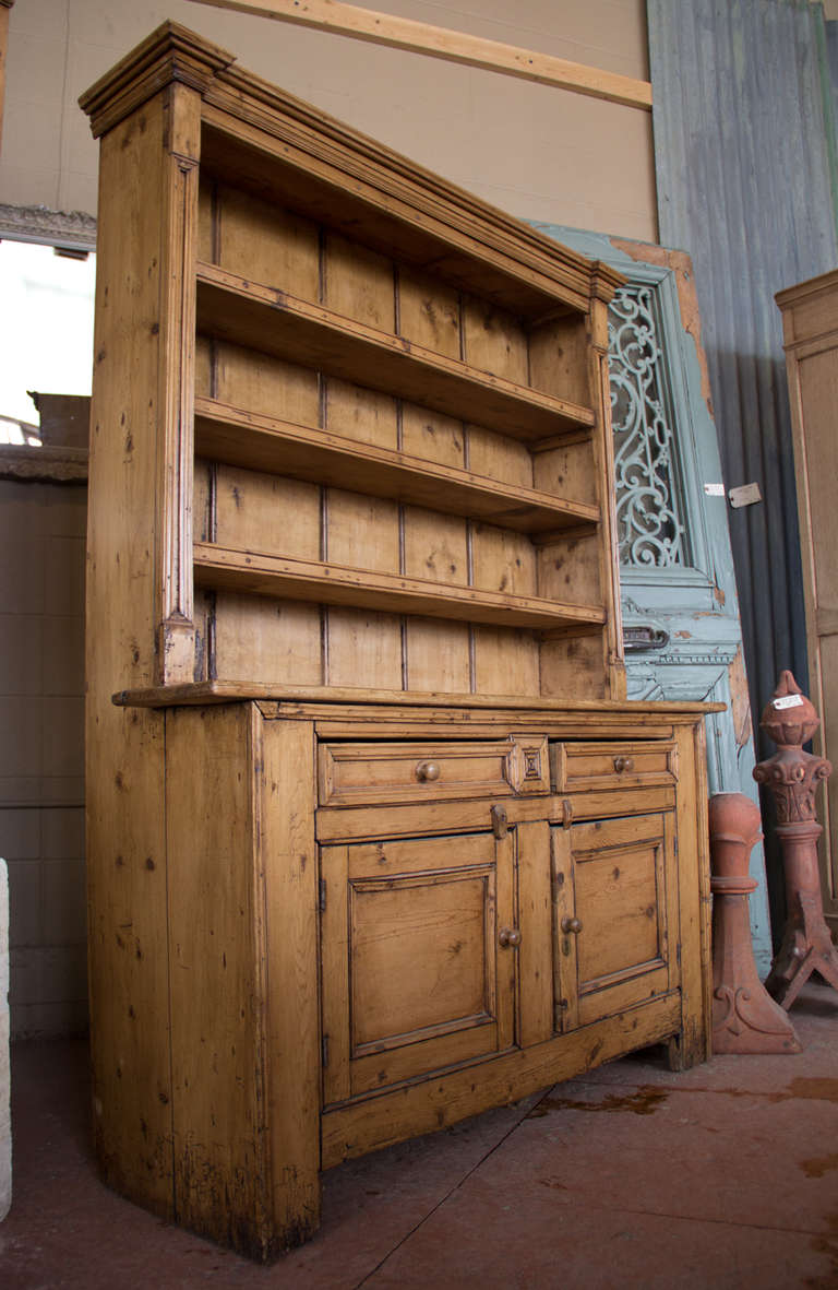 19th Century Irish Dresser In Good Condition In Calgary, Alberta