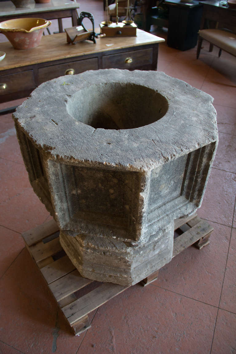 Antiquet British Octagonal Stone Font In Good Condition In Calgary, Alberta