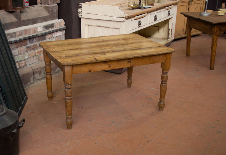 Great patina on this English Victorian pine plank scrub down table with nicely turned legs.