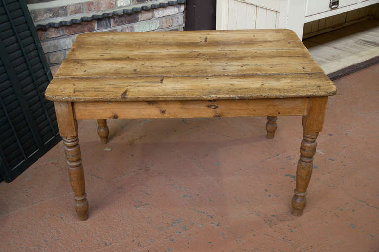 Victorian Pine Plank Table In Good Condition In Calgary, Alberta
