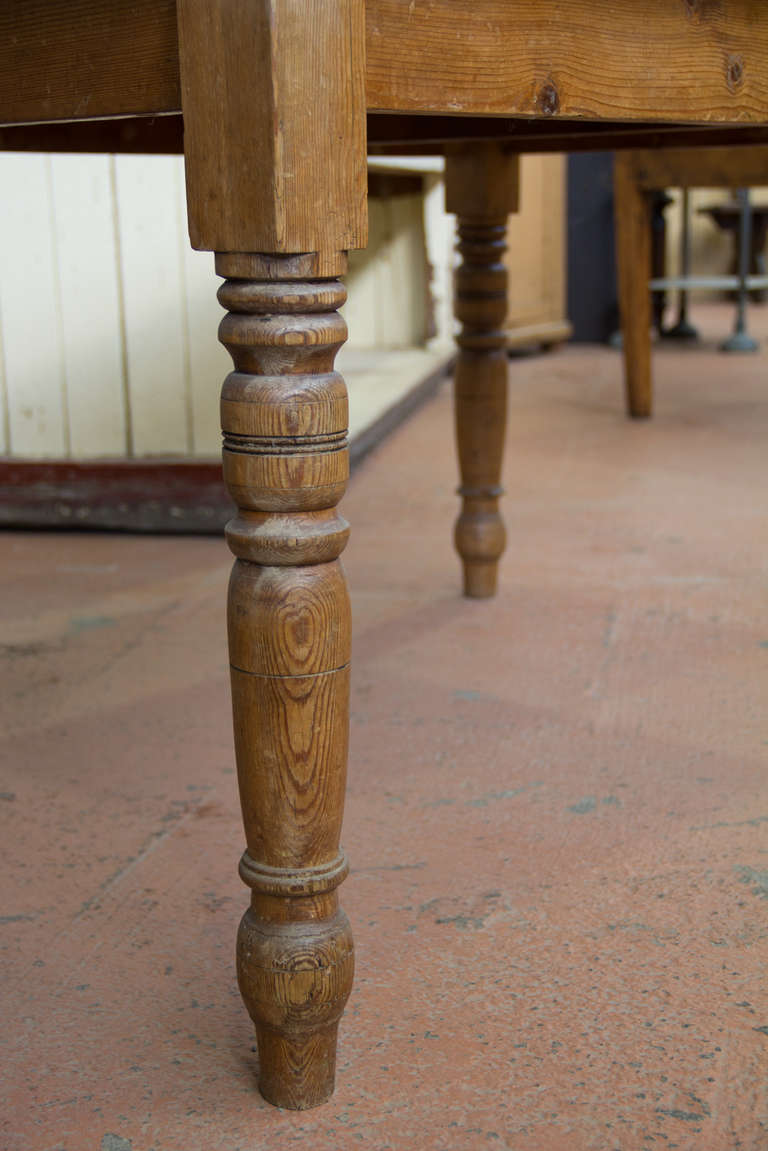 Wood Victorian Pine Plank Table