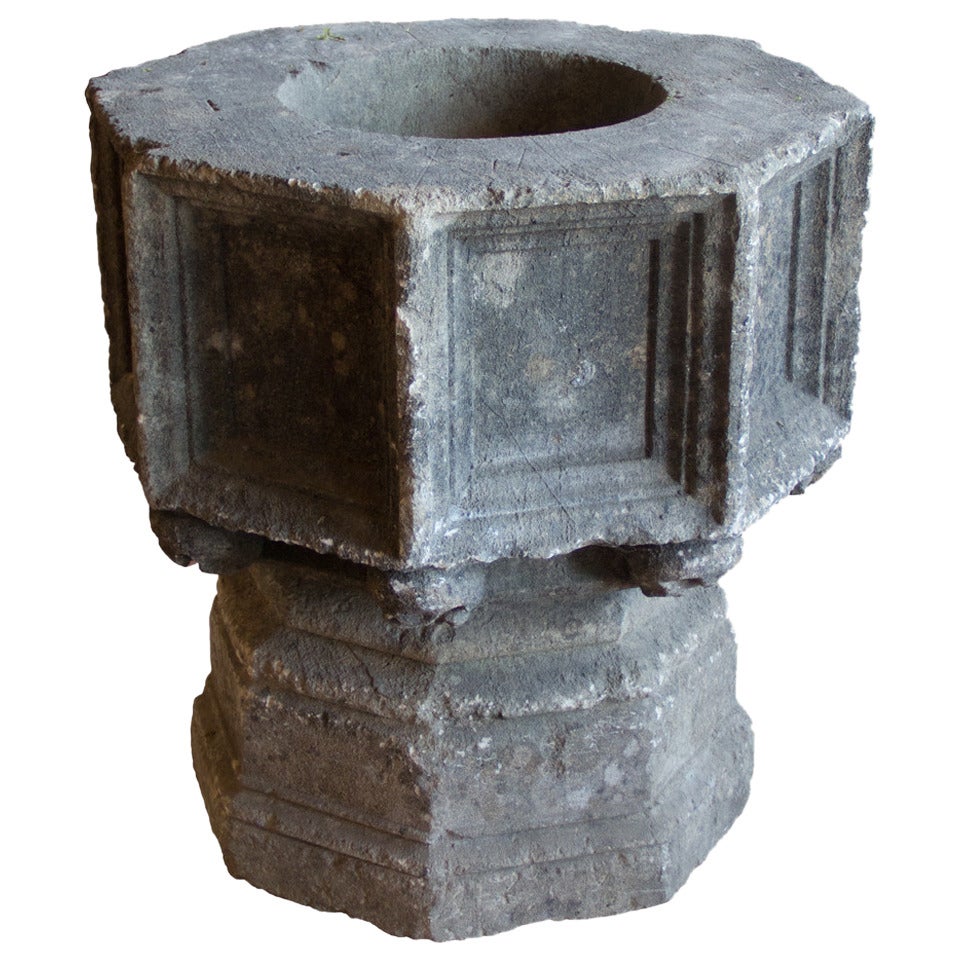 Antiquet British Octagonal Stone Font