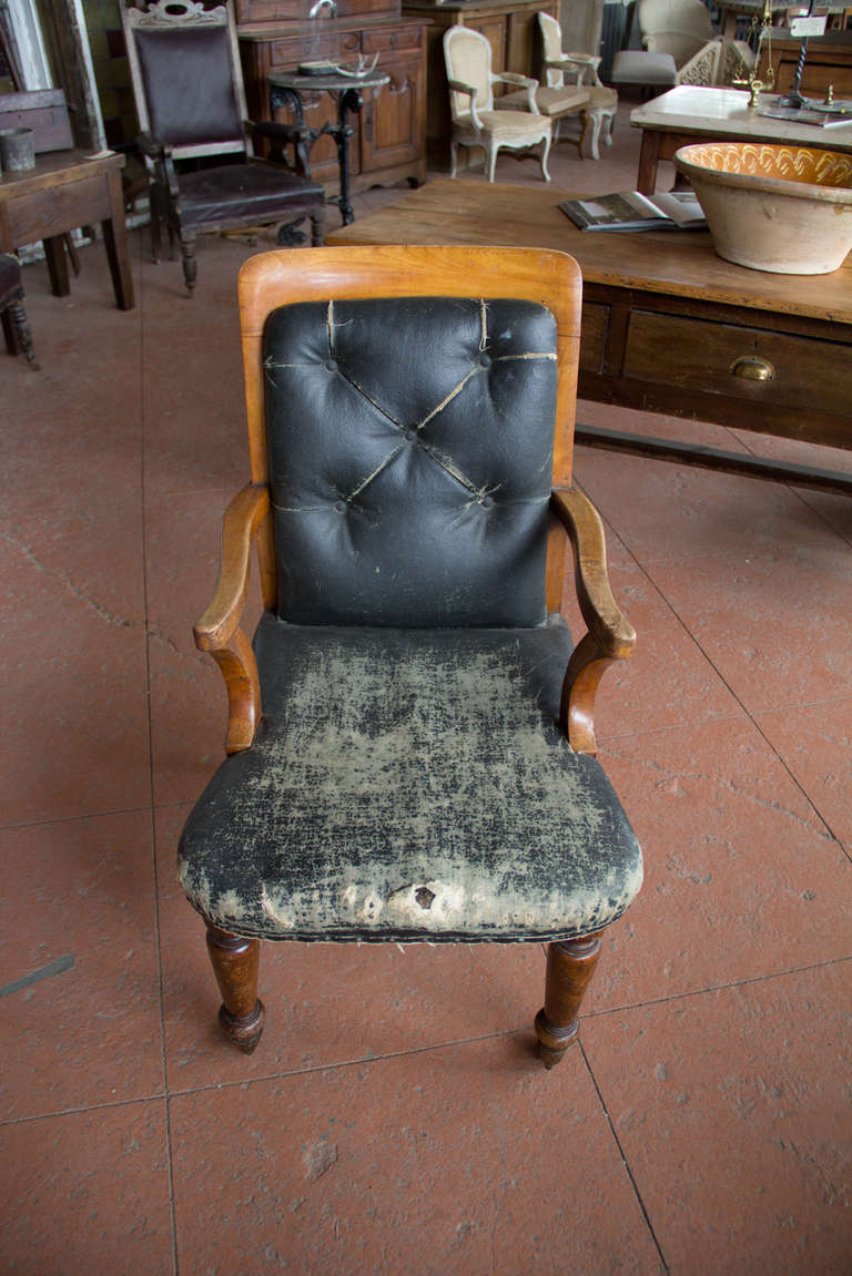 Rare English Queen Anne-Style Gentleman's Chair In Good Condition In Calgary, Alberta