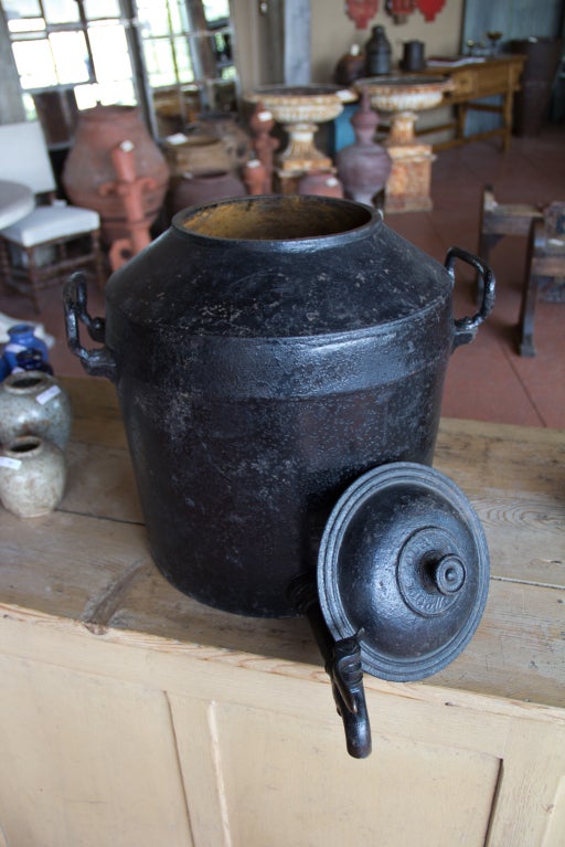 antique 10 gallon cast iron pot