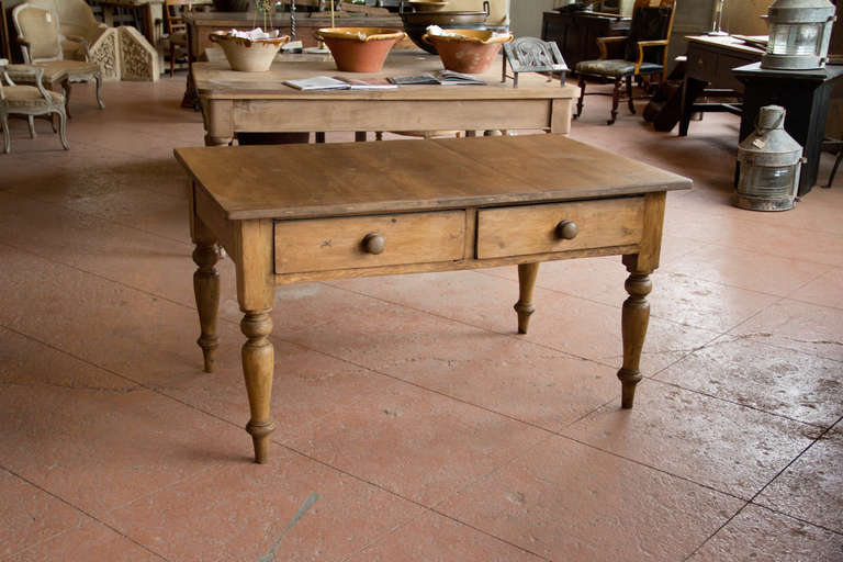 19th century Victorian baker's table, with 2 drawers and lovely turned legs.