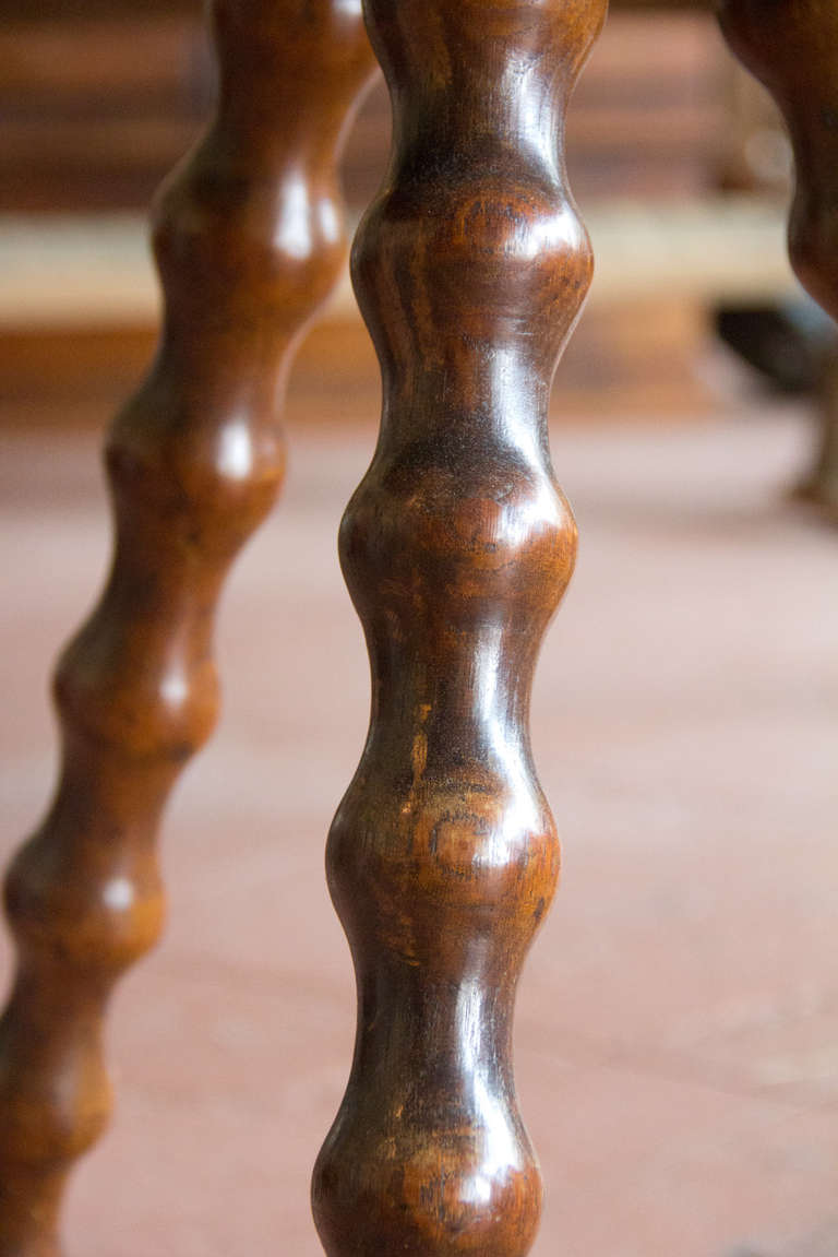 Antique English Cricket Table In Good Condition In Calgary, Alberta