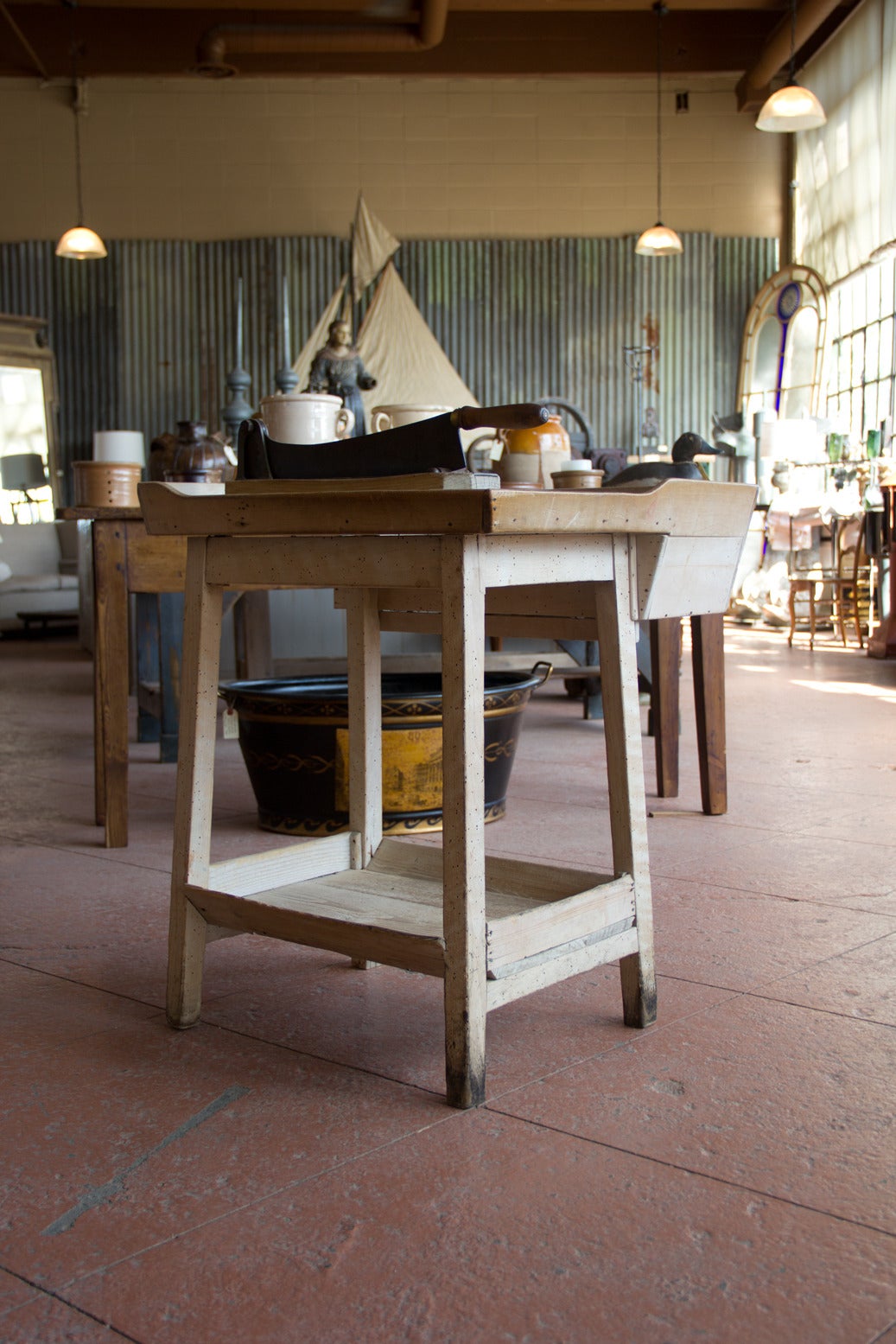 Antique French Bread Cutting Board on Stand In Good Condition In Calgary, Alberta