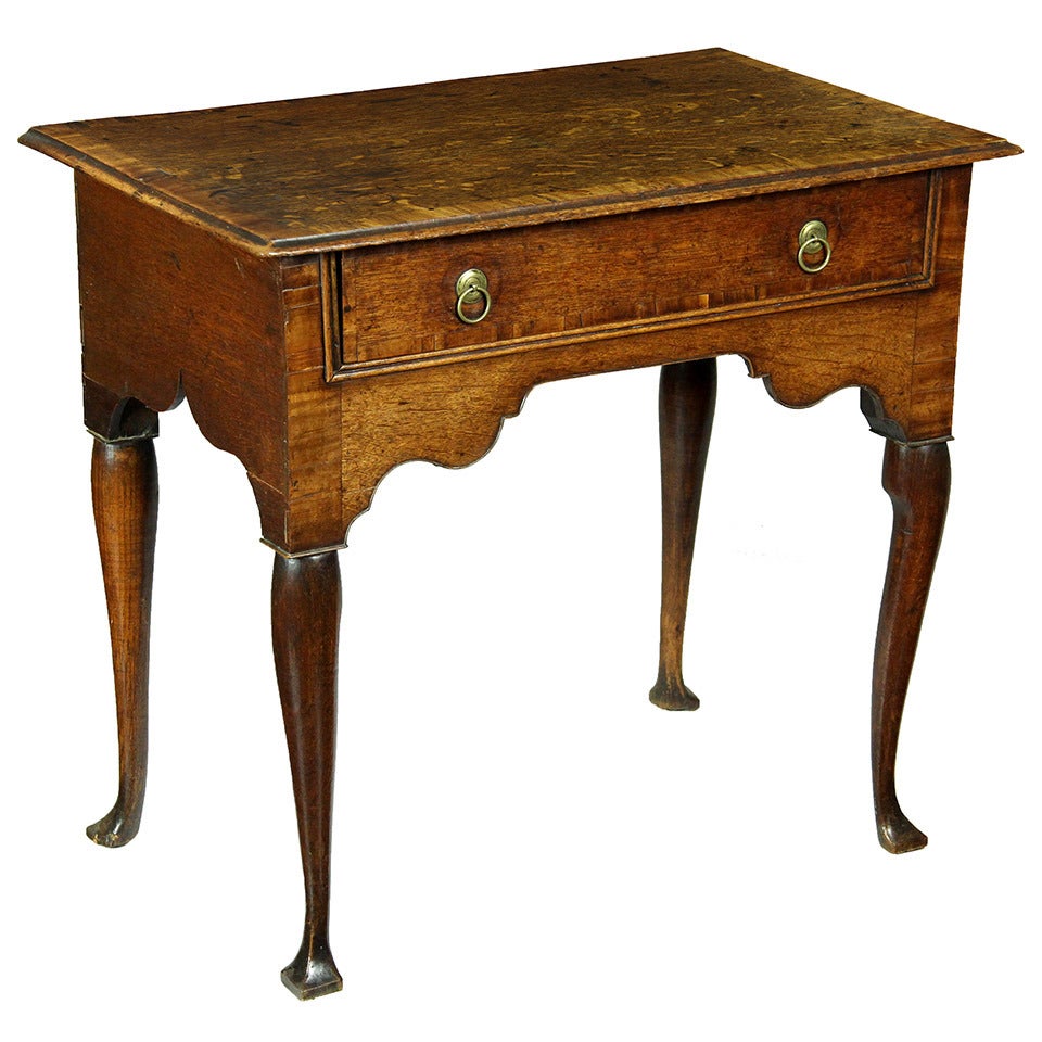 Queen Anne Oak Dressing Table with Crossbanding For Sale