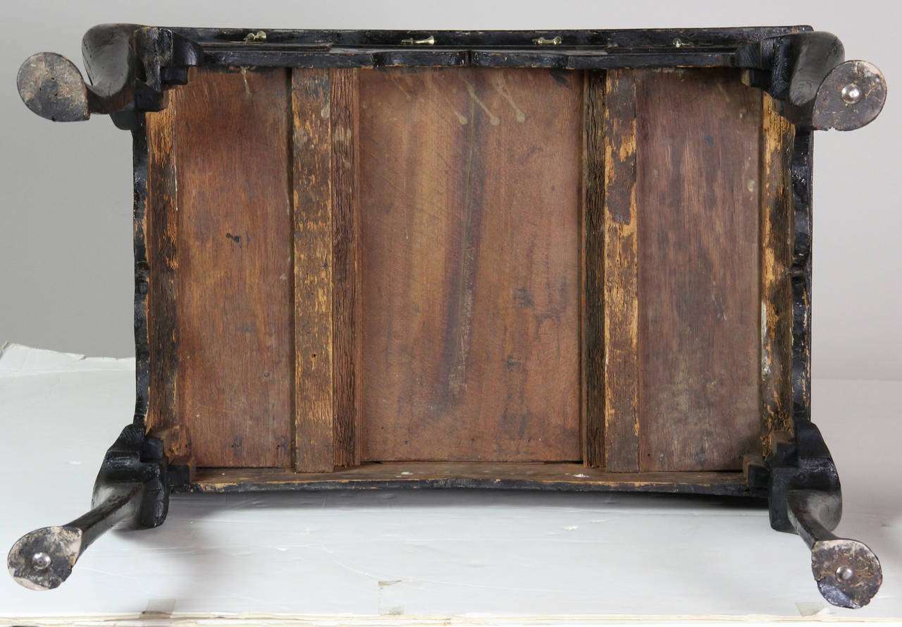 Black Lacquer Queen Anne Japanned Dressing Table, England, circa 1750 In Excellent Condition In Providence, RI