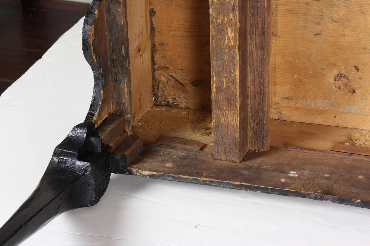 Black Lacquer Queen Anne Japanned Dressing Table, England, circa 1750 2